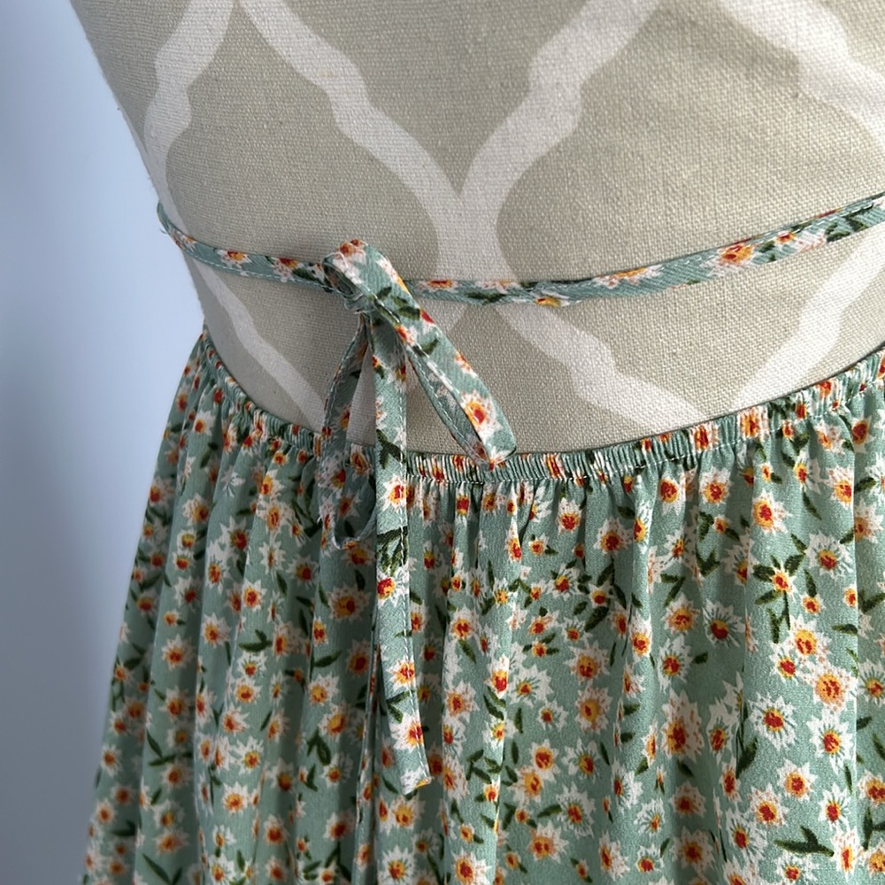 💕 Shein Light Green Floral Print Mini Sundress Adjustable Tie V-Neck Size 4 - Picture 5 of 14